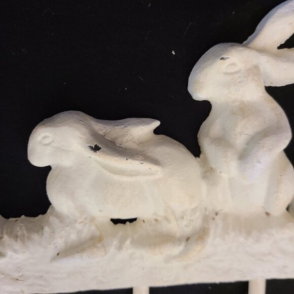 Vintage Cast Iron White Rabbit Bunny in Grass Wall Hanging 5 Hooks - Picture 16 of 16